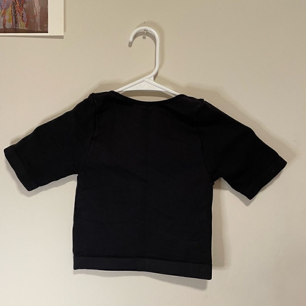 Crop Top 🖤 - Picture 3 of 3